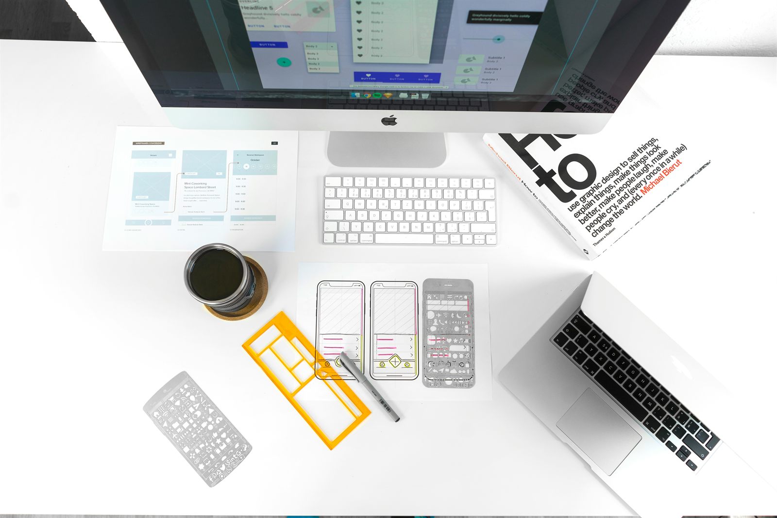 Equipe de design trabalhando em interfaces de aplicativos